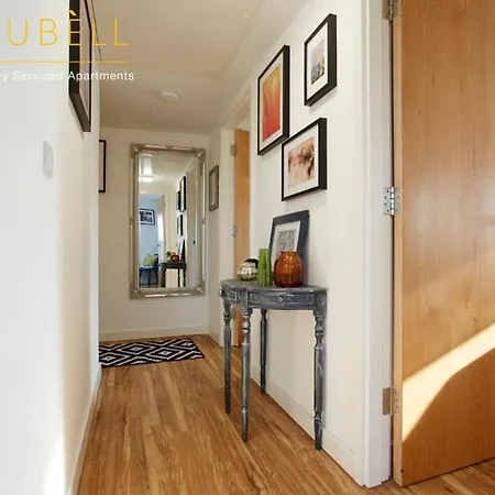 Best Value !!! - The Chad, Dubell Serviced Leeds, Up To 4 Guests , Free Parking, Wifi & Netflix