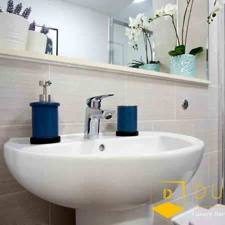Apartment Best Value !!! - The Chad, Dubell Serviced Leeds, Up To 4 Guests , Free Parking, Wifi & Netflix *