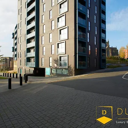 Best Value !!! - The Chad, Dubell Serviced Leeds, Up To 4 Guests , Free Parking, Wifi & Netflix Apartment *