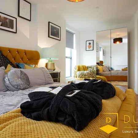 Apartment Best Value !!! - The Chad, Dubell Serviced Leeds, Up To 4 Guests , Free Parking, Wifi & Netflix *