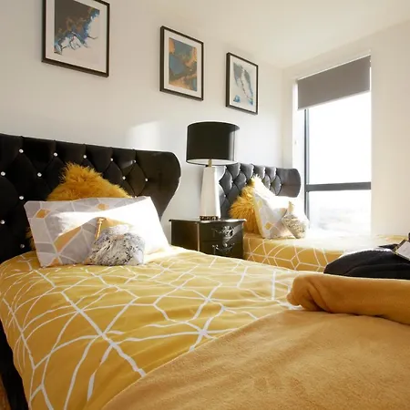 Best Value !!! - The Chad, Dubell Serviced Leeds, Up To 4 Guests , Free Parking, Wifi & Netflix Apartment *